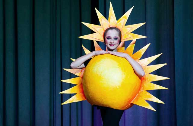 Hopefield Hoerskool drama klub skep 'n pret omgewing om teater te ondersoek en ervaar